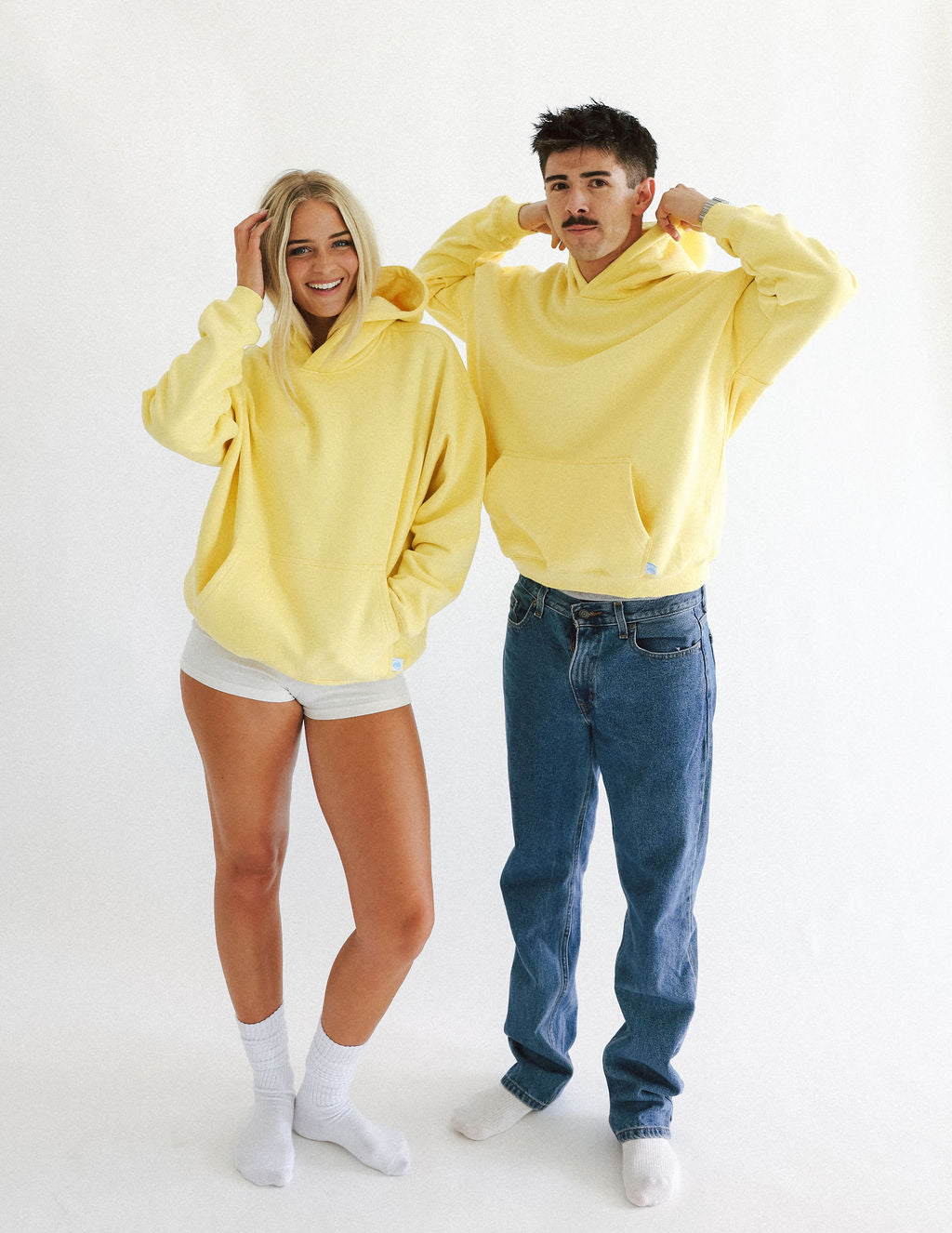 YELLOW SWEATSHIRT